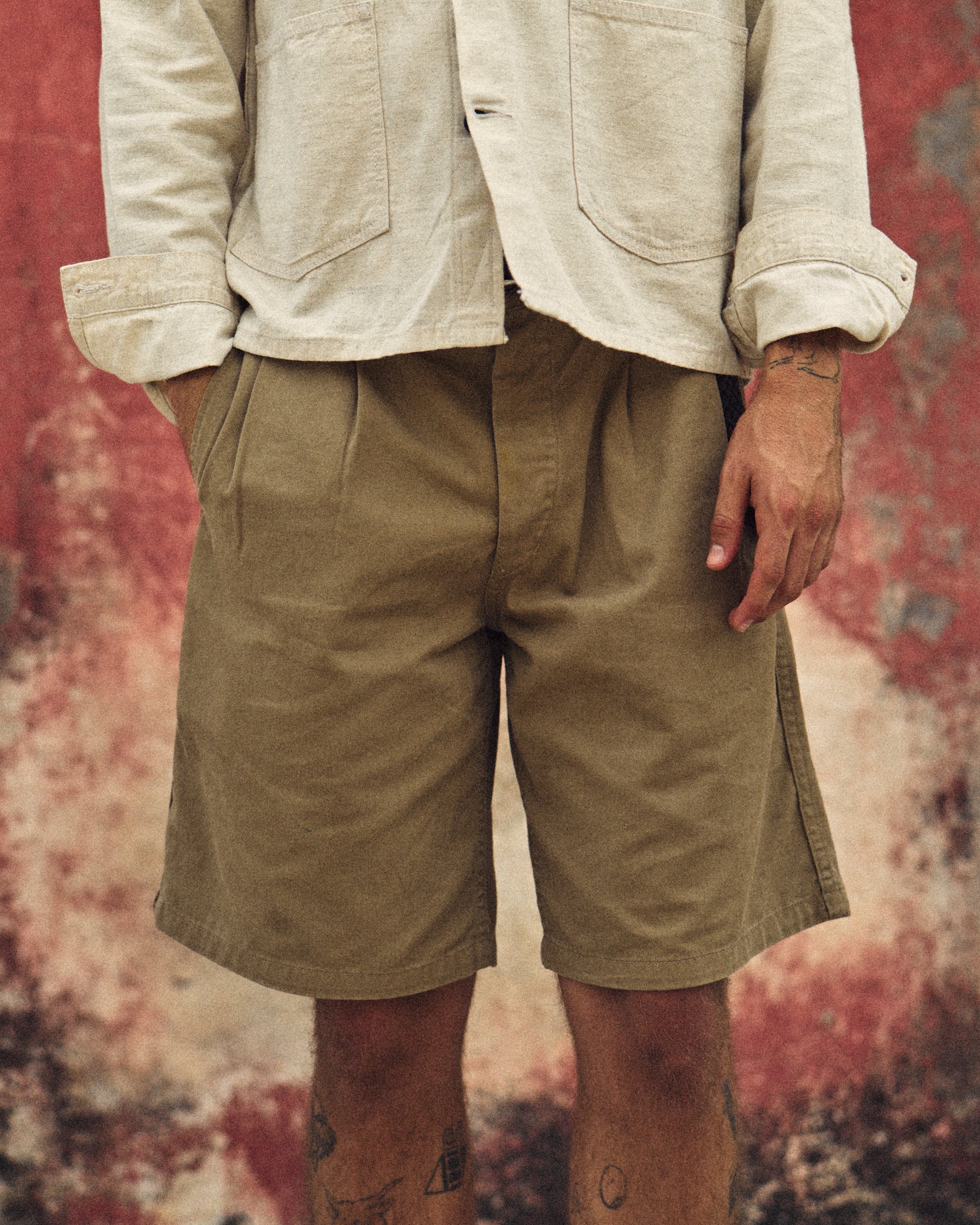 PLEATED CHINO SHORT