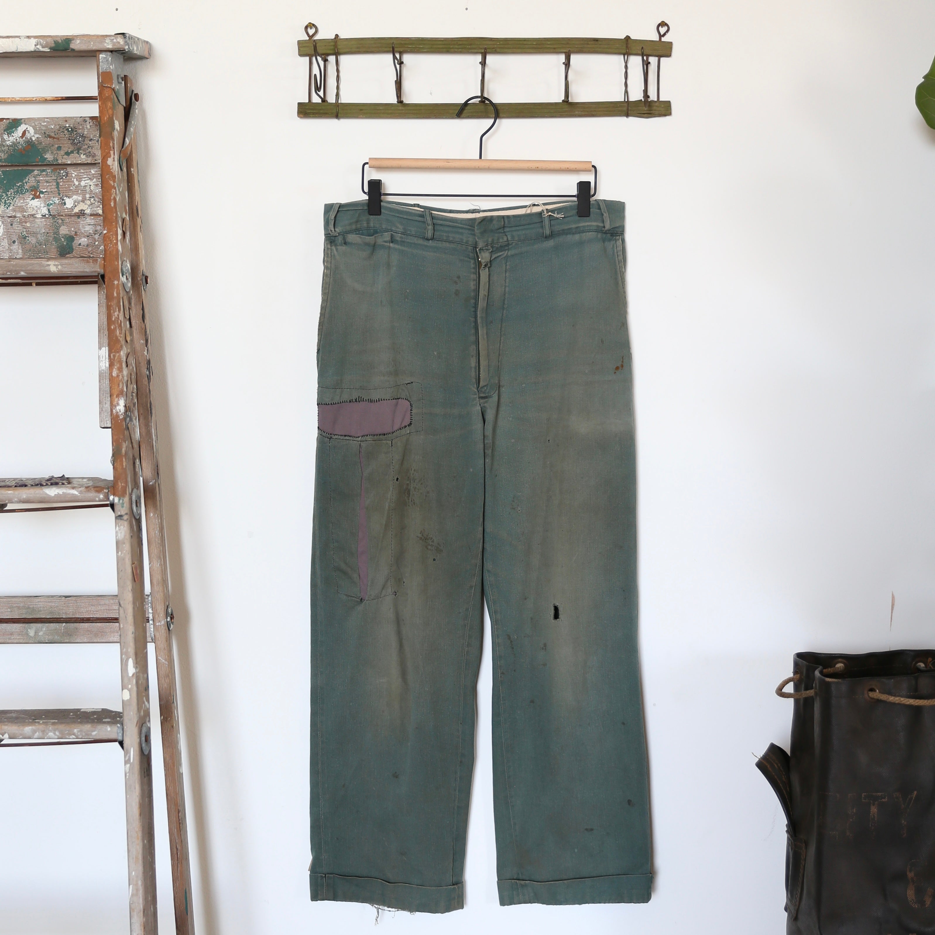 お歳暮 のし 1950'S RAGS PINUP – (34) CHINOS GREEN REPAIRED パンツ