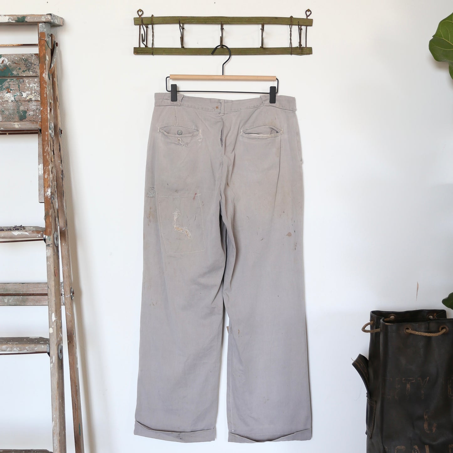 1940'S BAGGY GREY CHINOS
