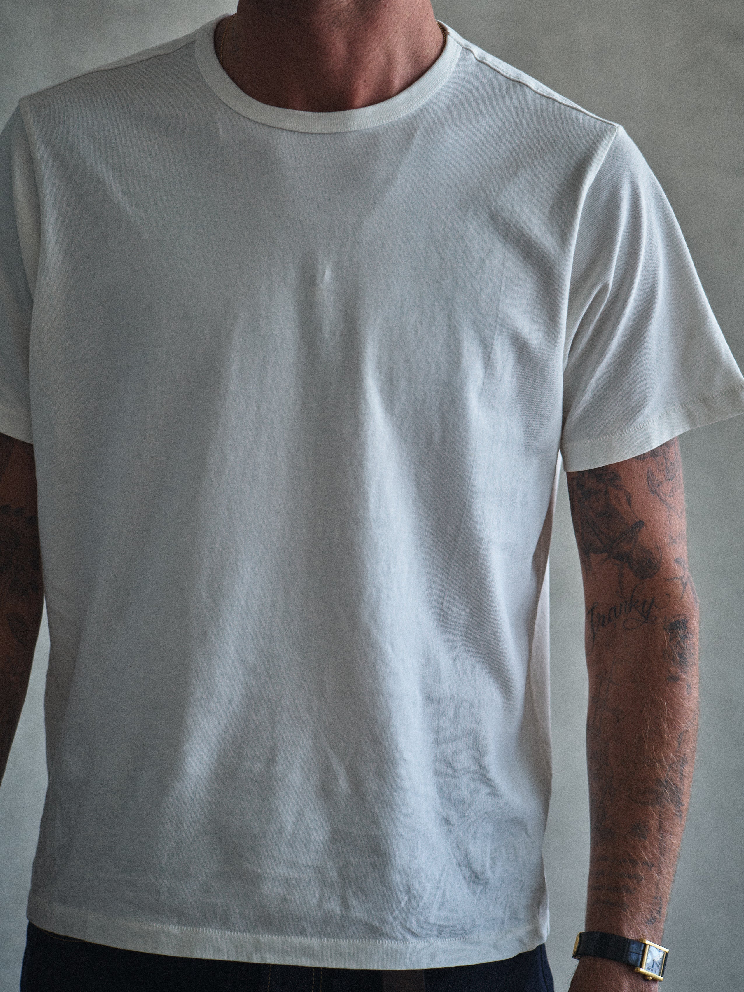 PLAIN TEE