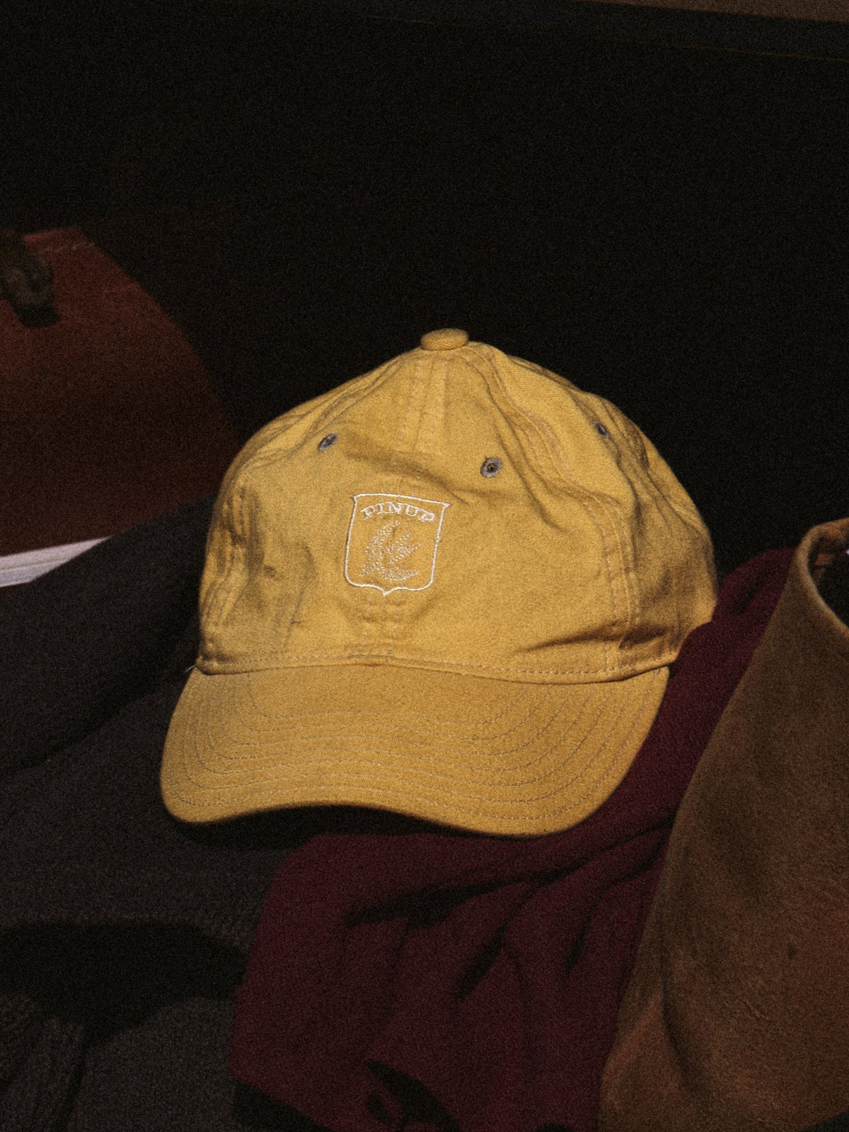 CREST BALL CAP