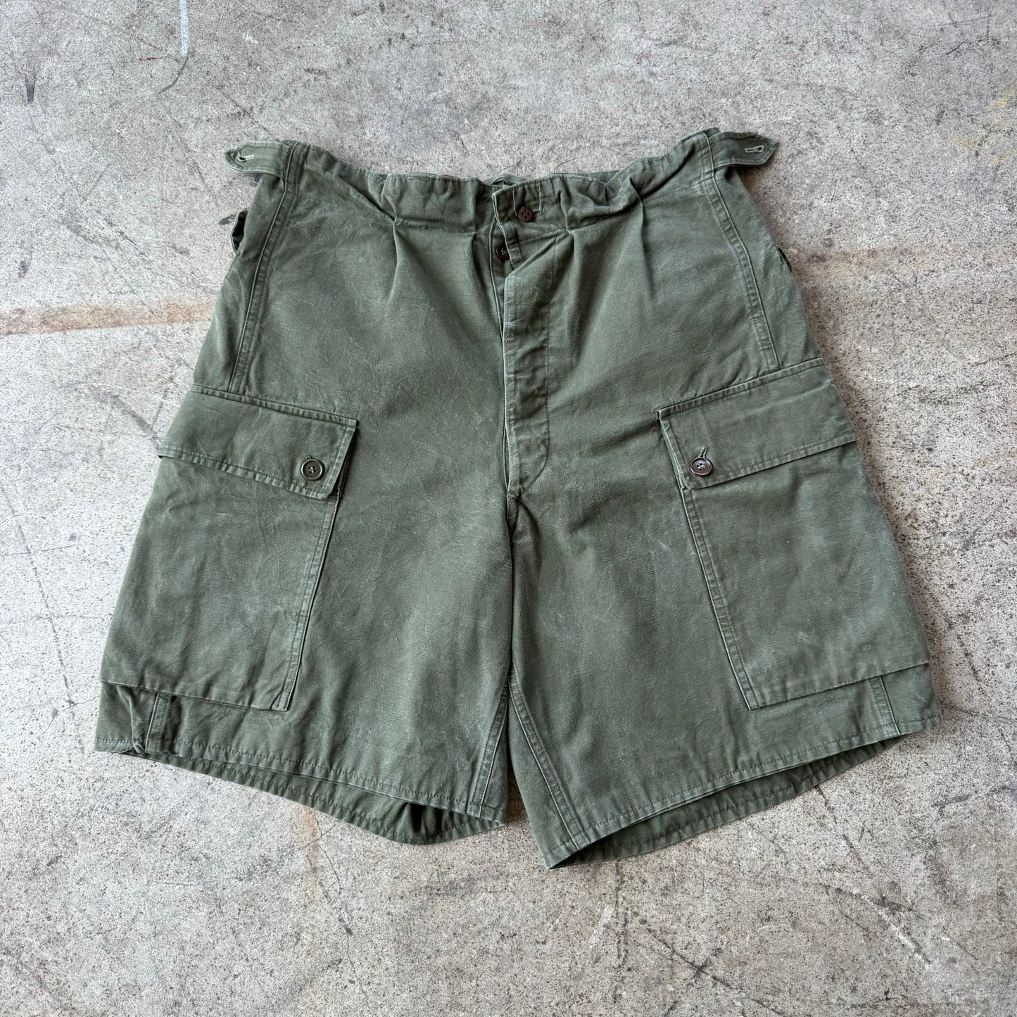 1950'S BAGGY MILITARY CARGO SHORTS