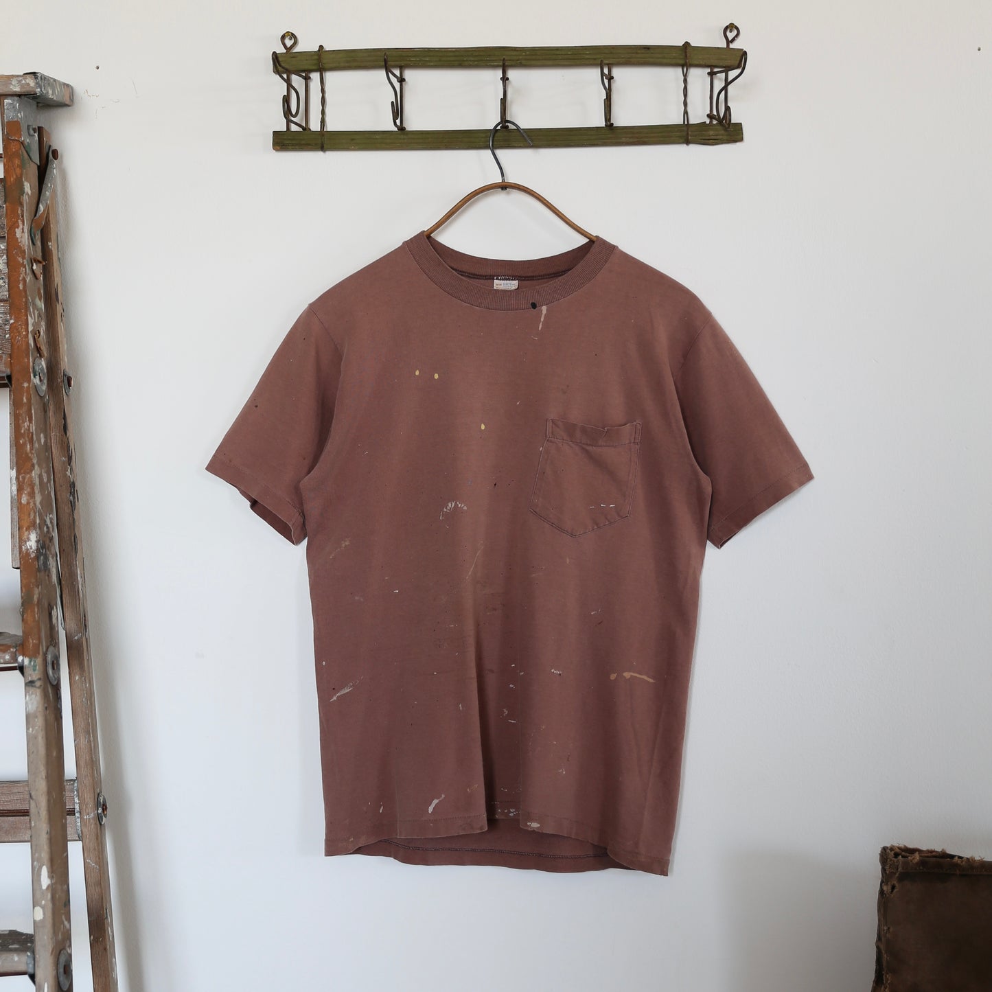 1970'S PAINTED BROWN FADED POCKET TEE